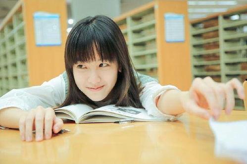 娱乐吃瓜酱女大学生,揭秘女大学生吃瓜酱背后的故事